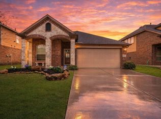 6715 Hunters Trace Ln, Baytown, TX 77521