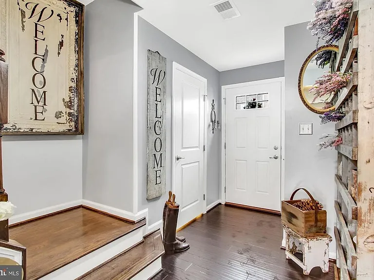927 Brechin Ln — Photo 3
