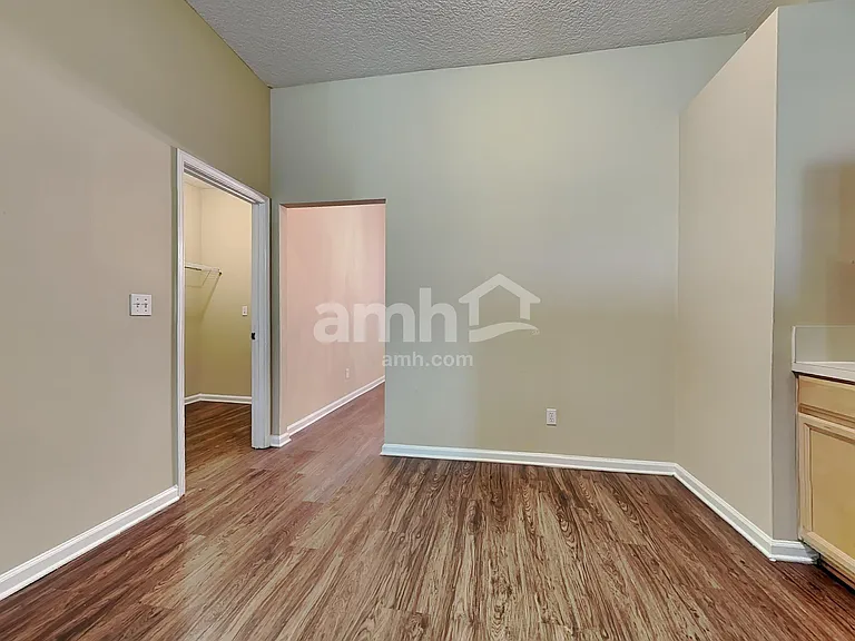 9426 Staplehurst Dr S — Photo 6