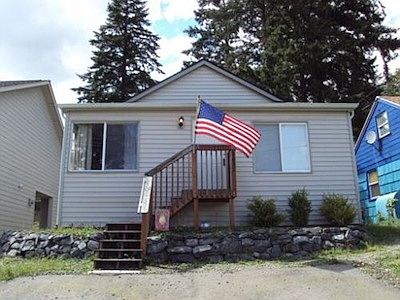 1st image of 1633 Bayview Dr
