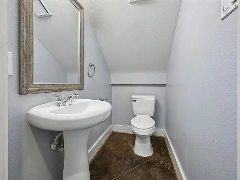 1418 Asbury St — Photo 10