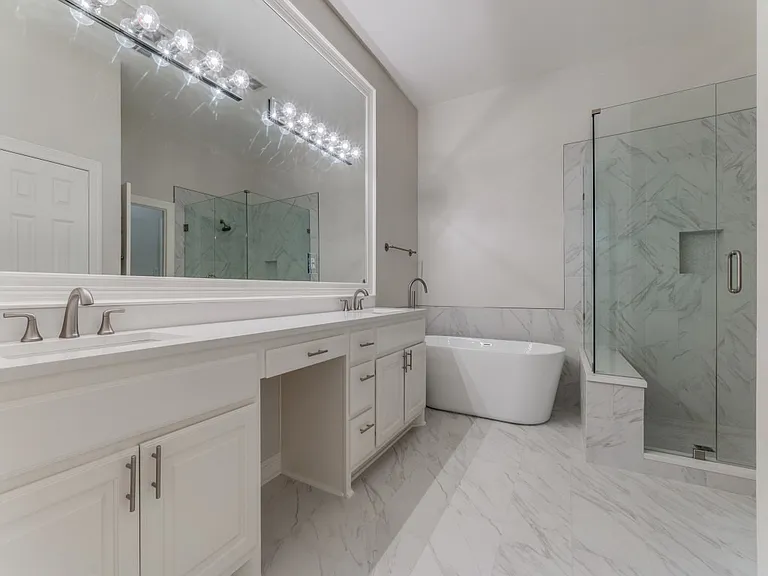 2412 Worthington St — Photo 5
