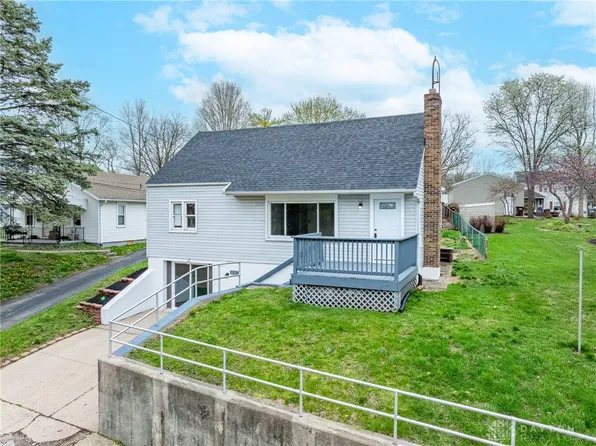 697 S Monroe St, Xenia, OH 45385