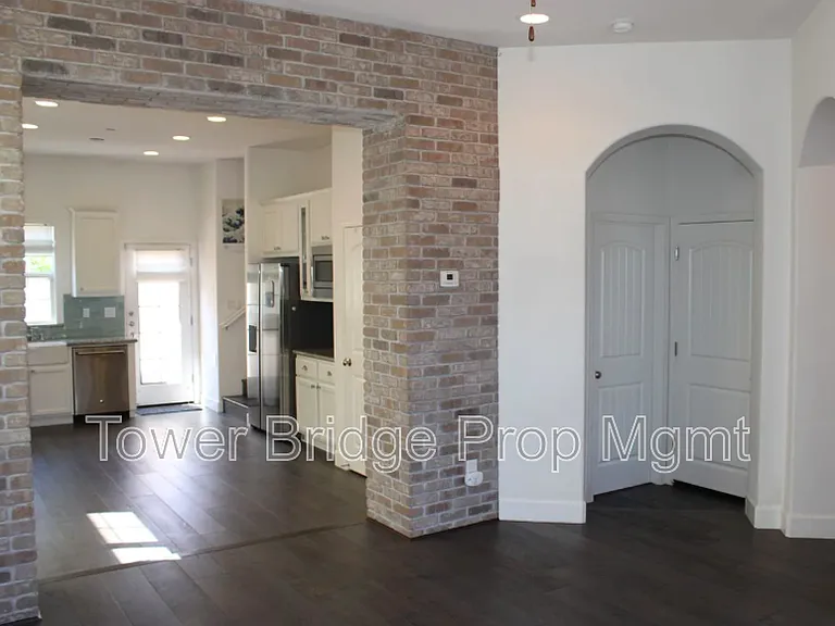 1096 Provence Village Dr — Photo 4