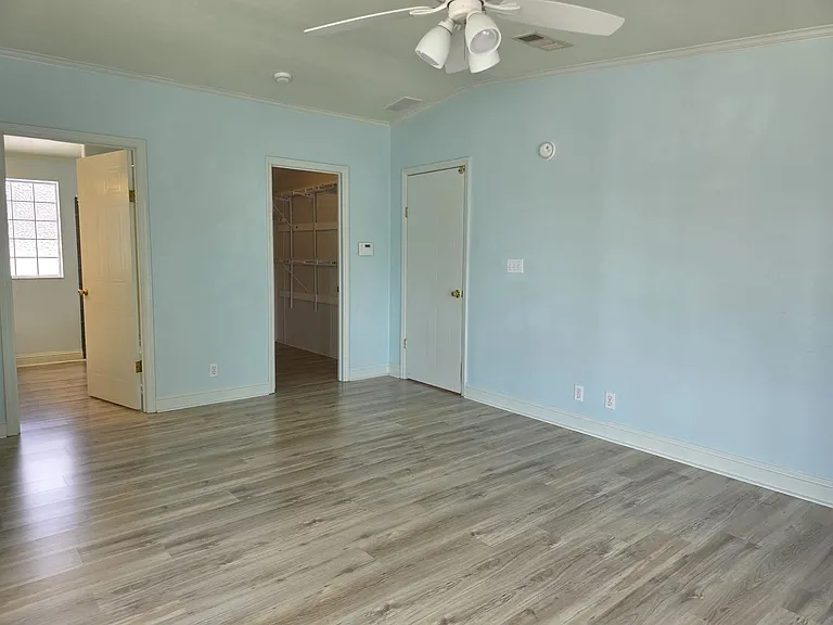 2921 Dupont St S — Photo 20