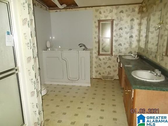 5th image of 115 Country Living Cir