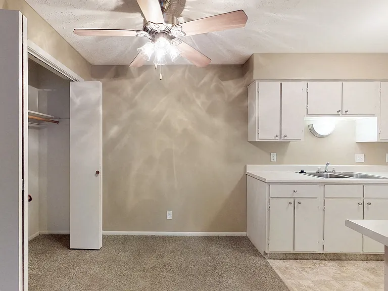 Westwood Apartments — Photo 32