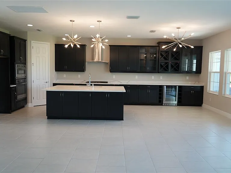 5450 Wayfarer Ave — Photo 3