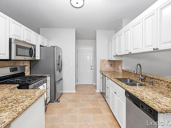 3rd image of 1335 Gladstone Dr SE