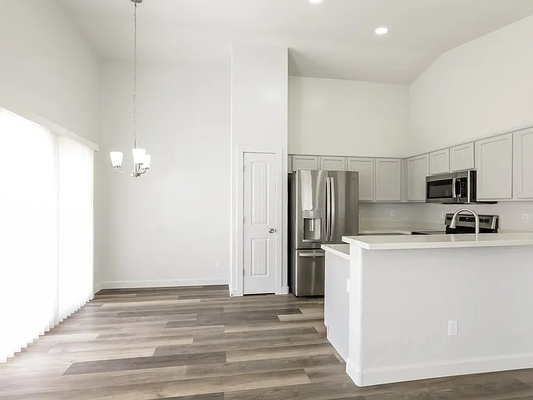 6417 W Magnolia St — Photo 6