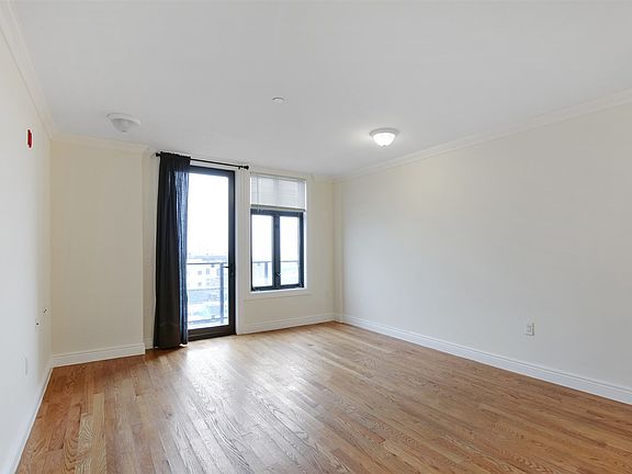 5th image of 3075 Kennedy Blvd #3B