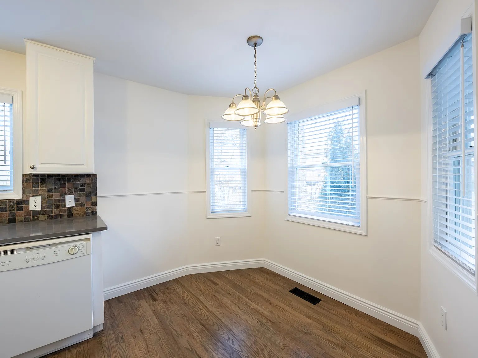 2 bed, 1200 sqft, $4,100 — Photo 3