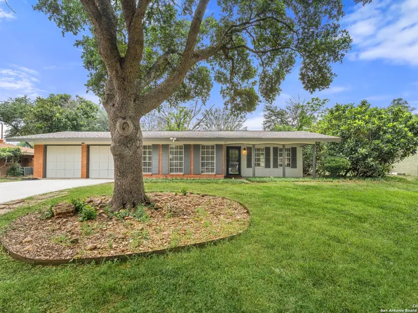 205 CLOUDMONT DR, Windcrest, TX 78239