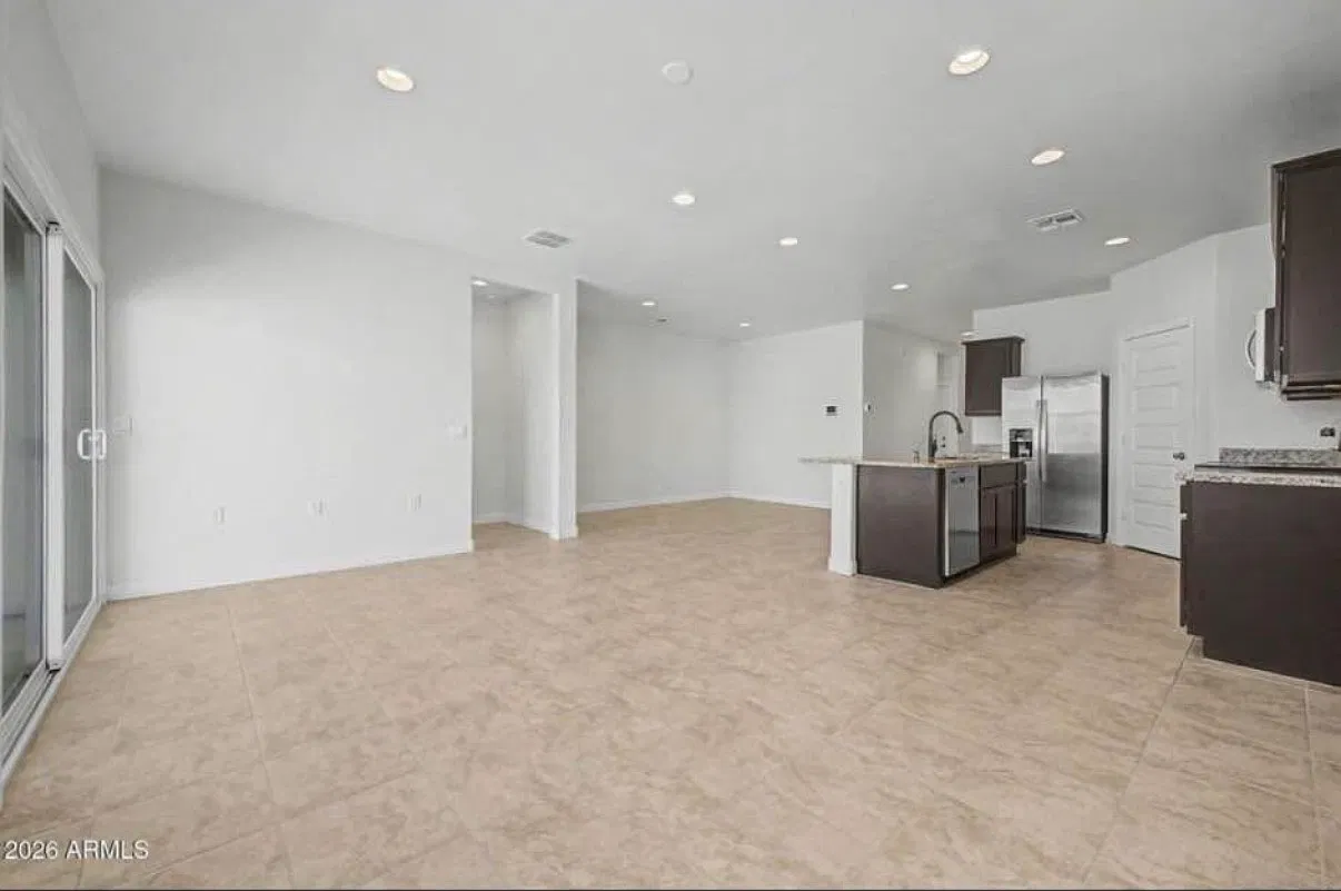 4 bed, 1701 sqft, $2,650 — Photo 2