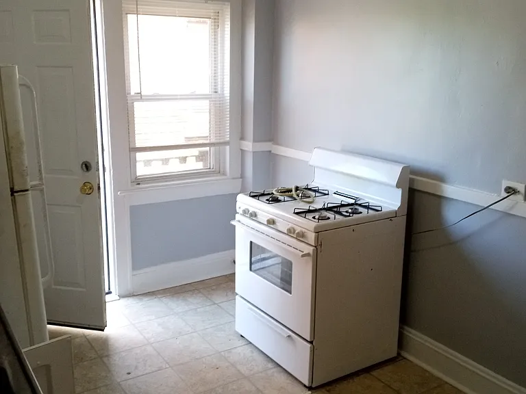 Hall Apartments — Photo 10