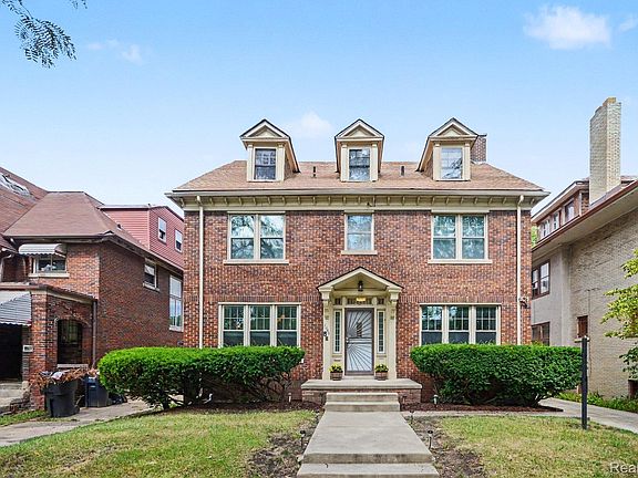 3rd image of 1646 Chicago Blvd