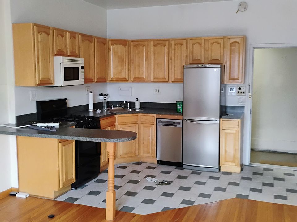 1st image of 43 Saint Marks Pl APT 4C