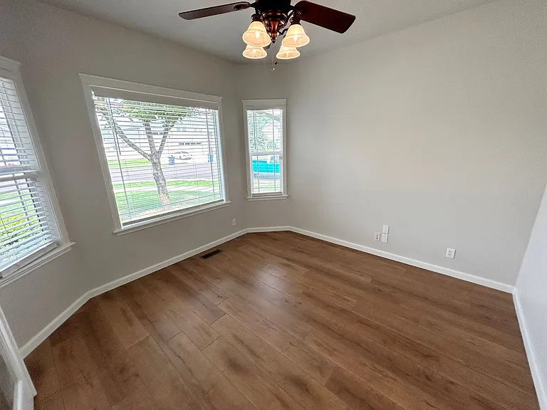562 N Paddington Pl — Photo 14