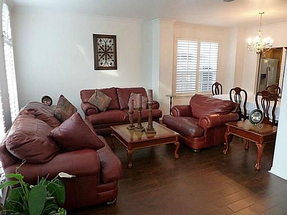 3rd image of 805 Tablerock Way