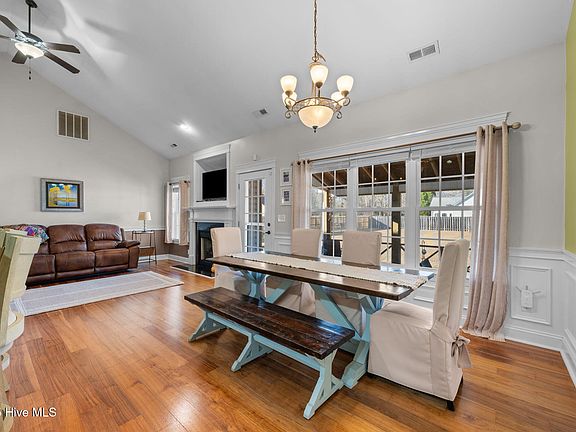 3rd image of 109 Fernie Lane