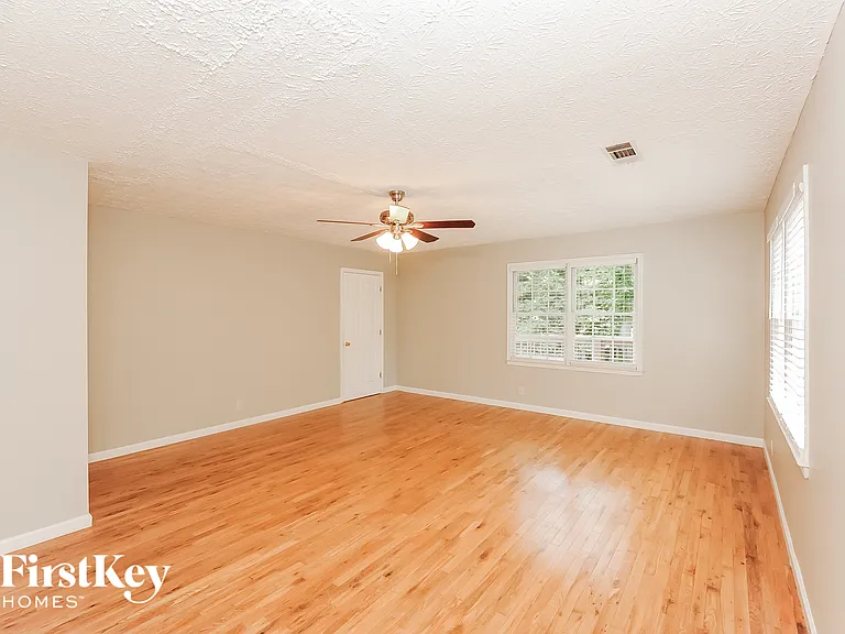 4945 Bent Creek Ct — Photo 8