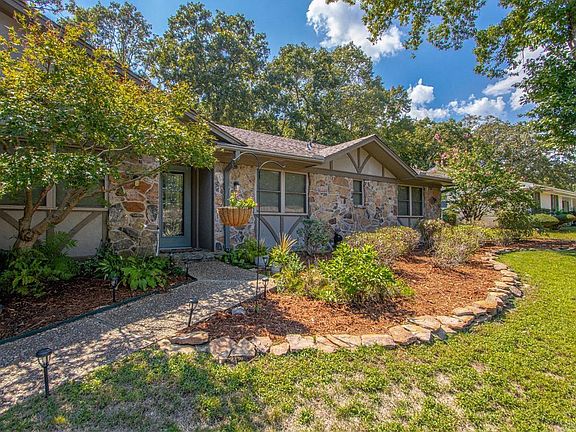 3rd image of 11 Greenview Cir