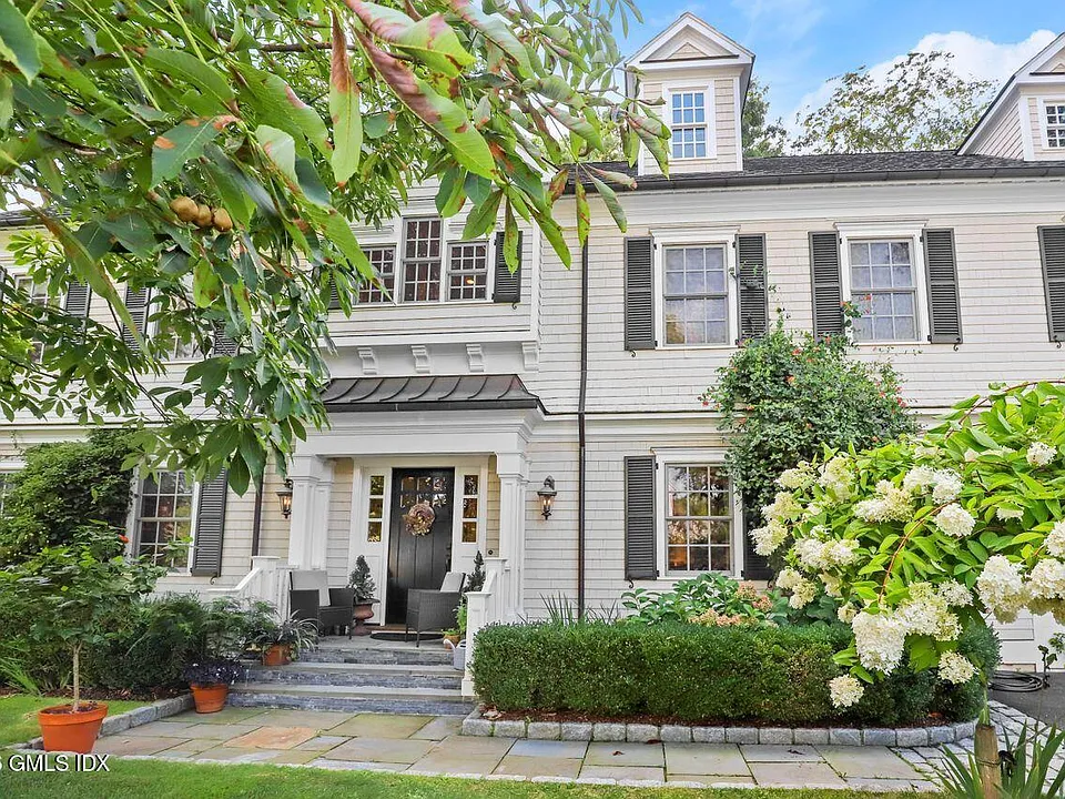 44 Riverside Ln