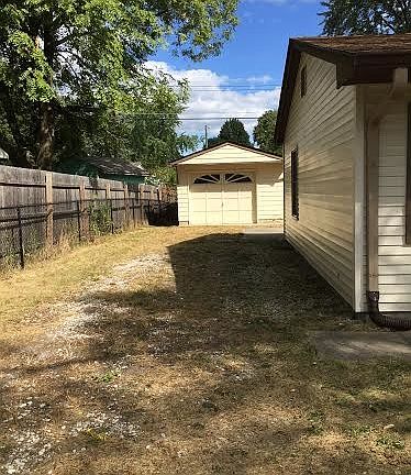 3rd image of 3515 Brewer Dr