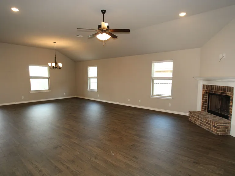902 Clanton Cv — Photo 6