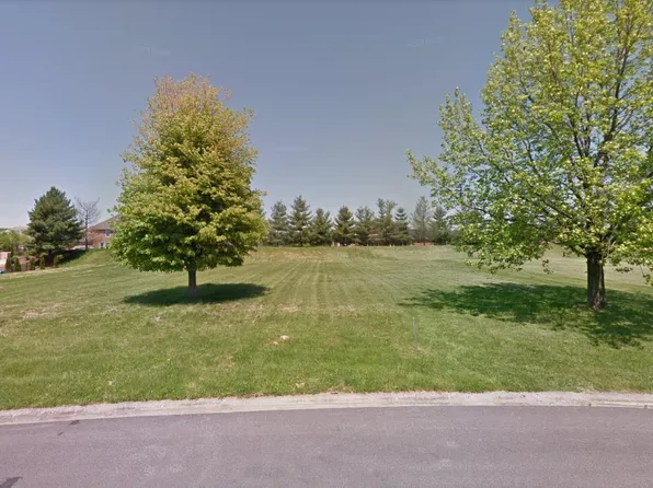 6 Castle Dr, Belleville, IL 62226