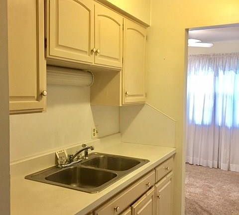 5th image of 1724 Queenswood Dr