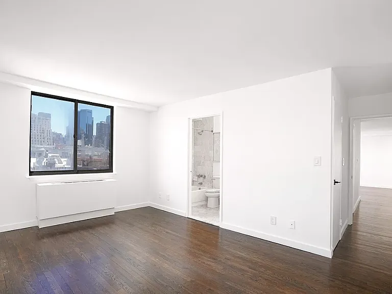 447 W 45th St #7A — Photo 3