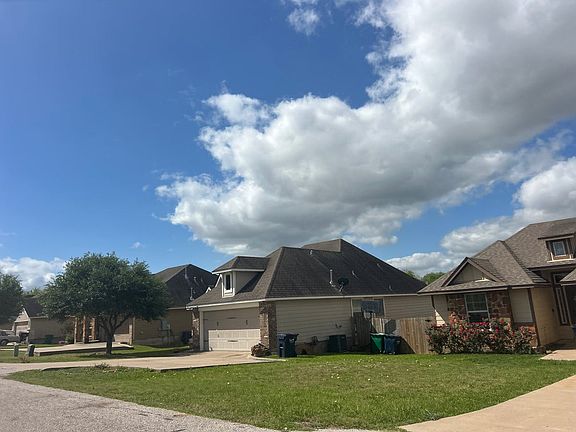 2nd image of 1205 Burleson St