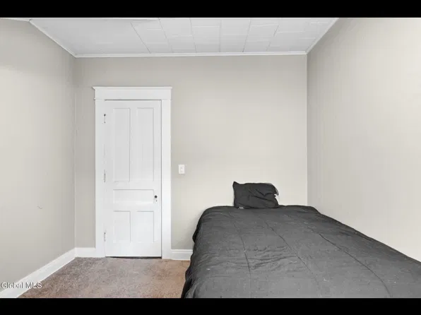 14 Locust Ave APT 3, Troy, NY 12180