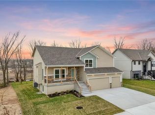 1336 N Holland Dr, Independence, MO 64056
