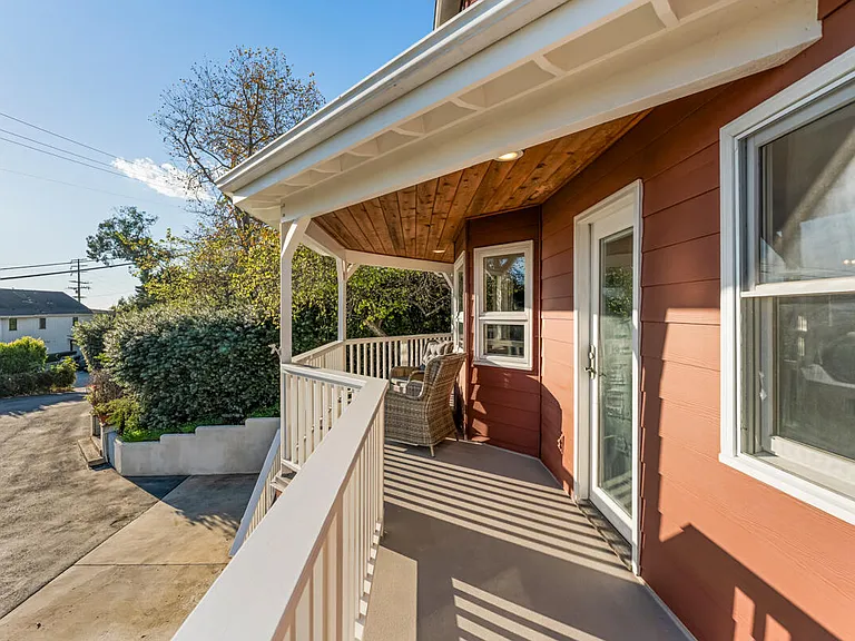 2570 Lillie Ave — Photo 41
