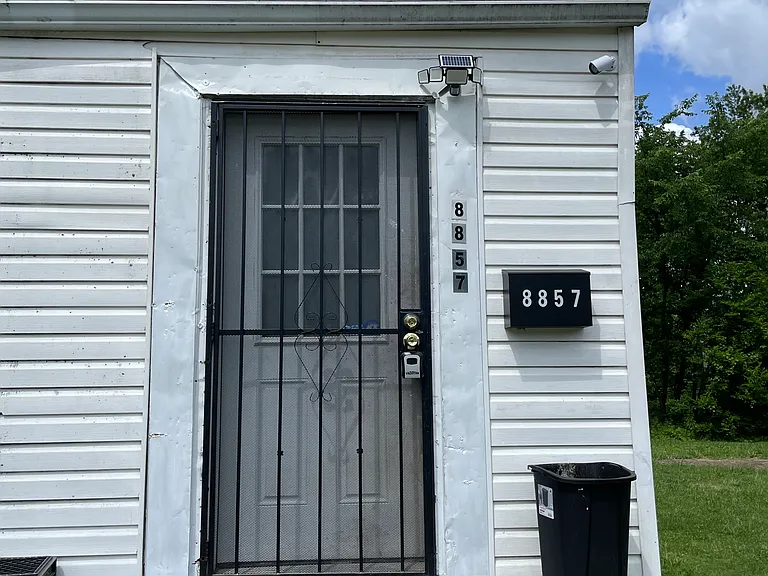 8857 Auburn St — Photo 2