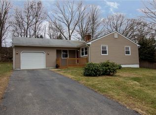 15 Grandview Dr, West Warwick, RI 02893