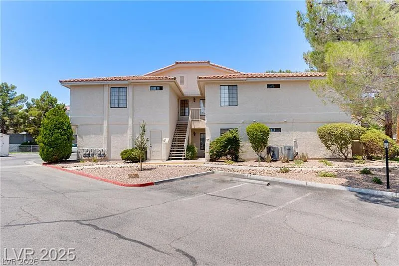 2 bed, 2.0 bath, 1234 sqft, $2,000 — Photo 2