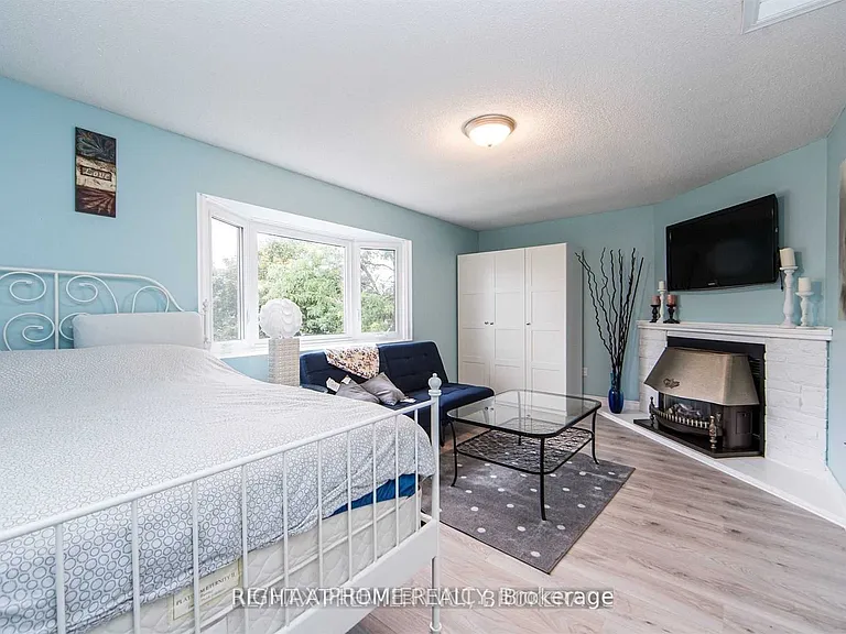 376 Kelly Cres #MAIN — Photo 17