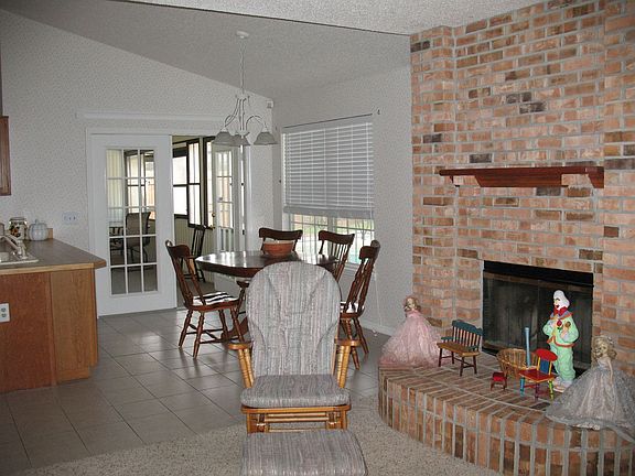 2nd image of 996 Sweetbrier Dr