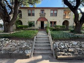 415 W Lynwood Ave, San Antonio, TX