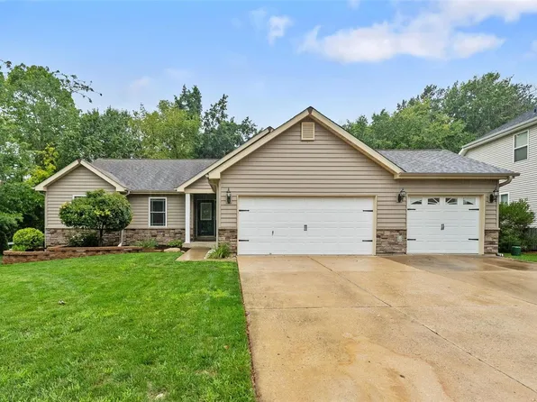 152 Valleybrook Dr, O'Fallon, MO 63368