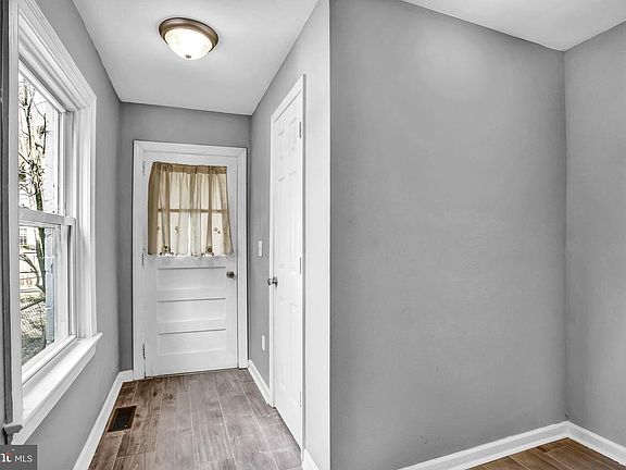 5th image of 1613 Howland St