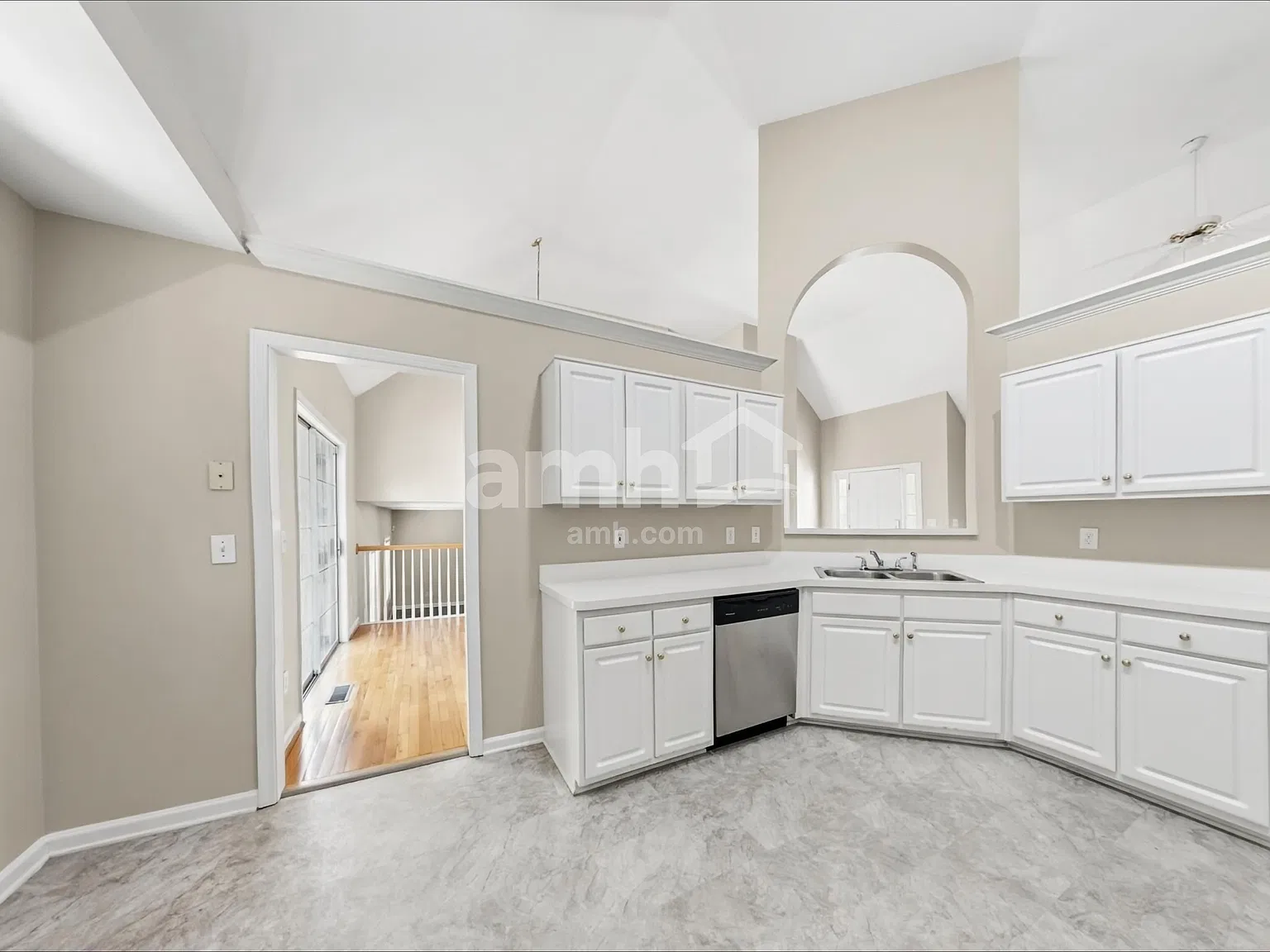 4 bed, 3.0 bath, 1798 sqft, $2,350 — Photo 4