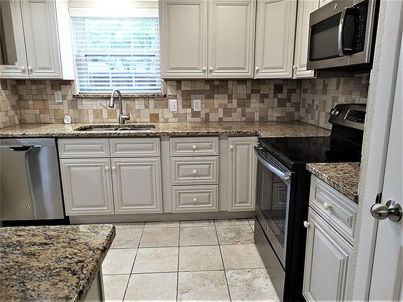 4th image of 7906 Royal Ln APT B