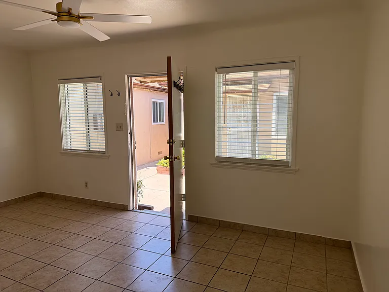 7609B California Ave #B — Photo 4
