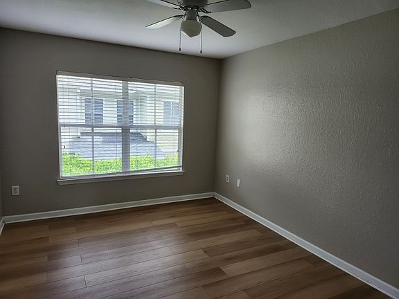 3rd image of 7910 New Ross Ct