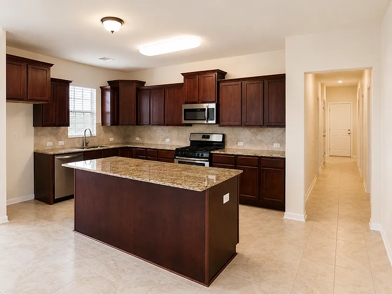 1418 Gardenia Ln — Photo 4