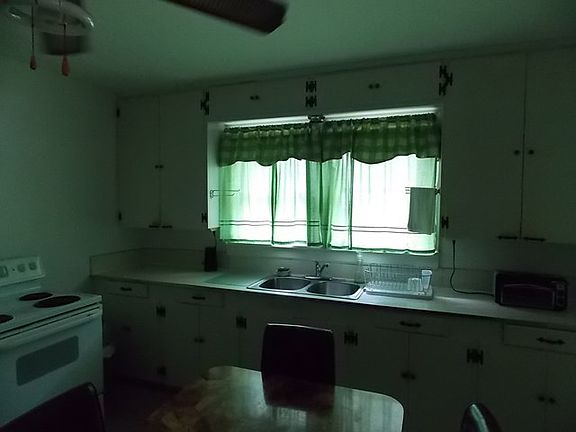 5th image of 716 Washington St
